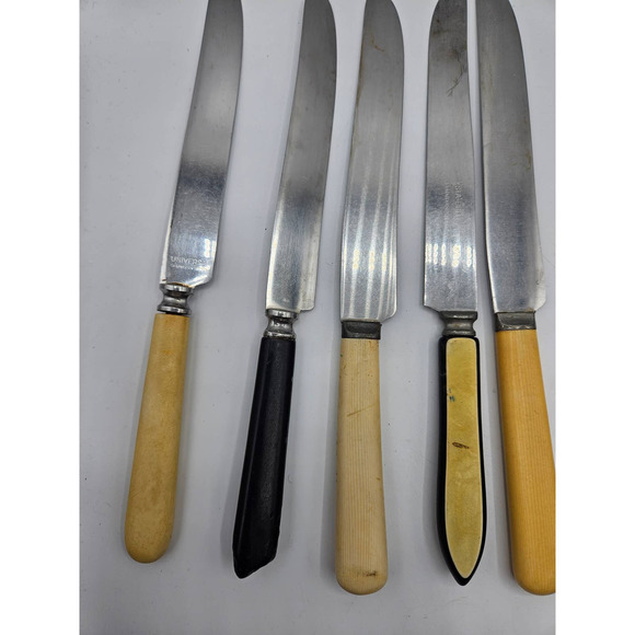 Bakelite Silverware Knives Mixed Lot 13 Various Colors Conditions Stainless - Picture 8 of 11